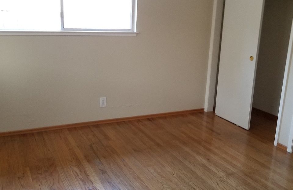 2nd image of 2919 Garden Ave