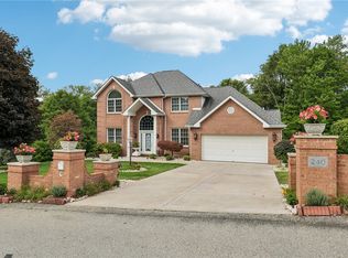 240 Tiffany Dr, North Huntingdon, PA 15642