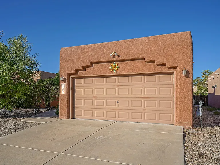 723 Seaborn Dr SW — Photo 3