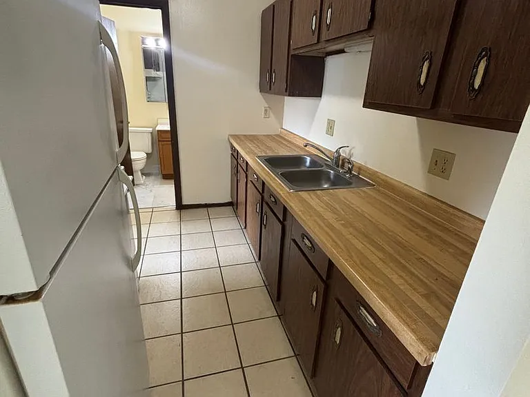 919 Gould St — Photo 3