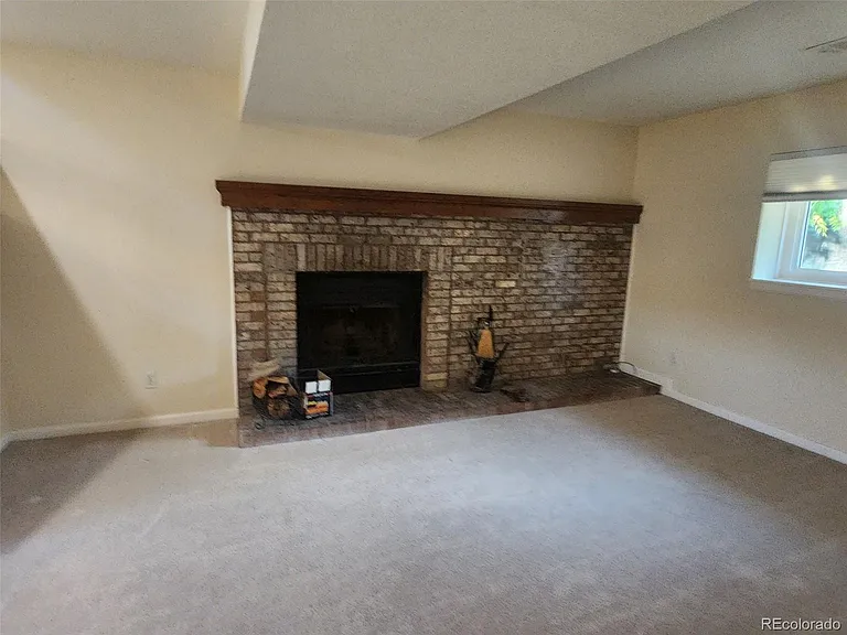 9225 Clermont Dr — Photo 37