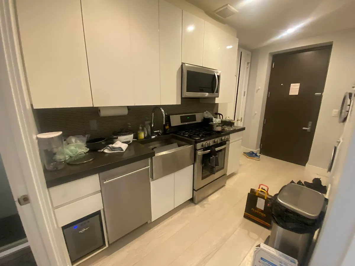 Building Photo - 234 W 14th St #1D