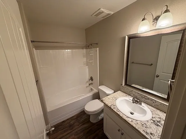 2741 E Dakota Ave — Photo 18