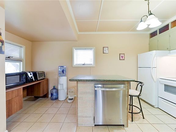 3rd image of 1201 Oak St