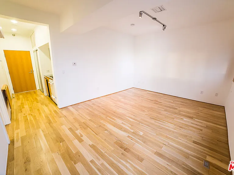 8 Brooks Ave — Photo 5