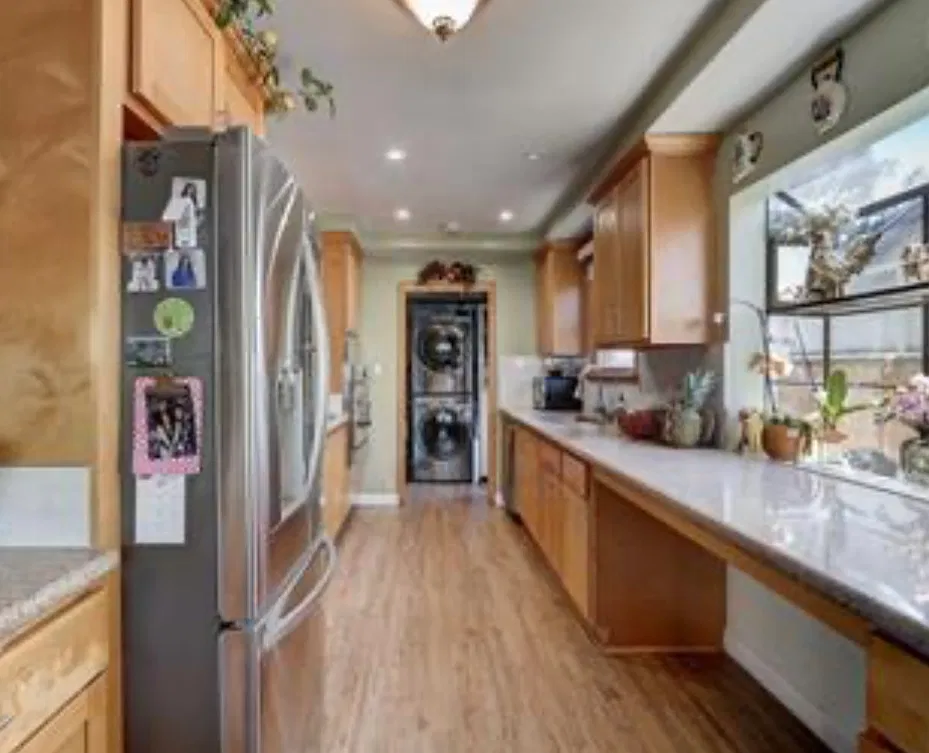 4 bed, 1800 sqft, $4,550 — Photo 3