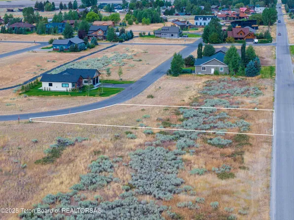 66 Columbine St, Alpine, WY 83128