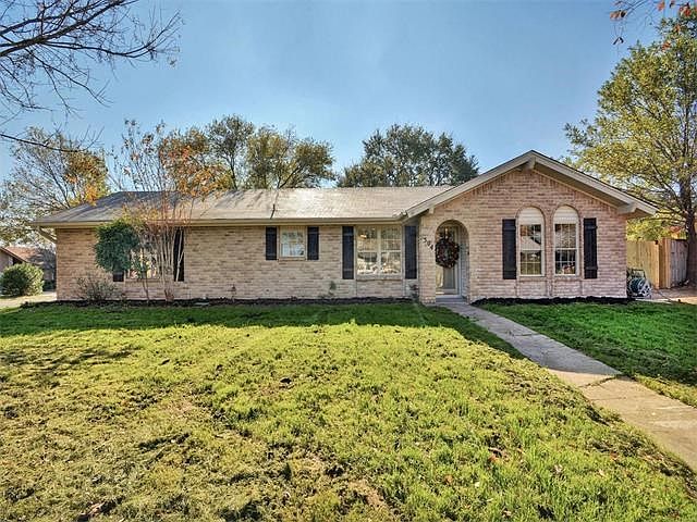 Corner lot on .3 acres with no HOA