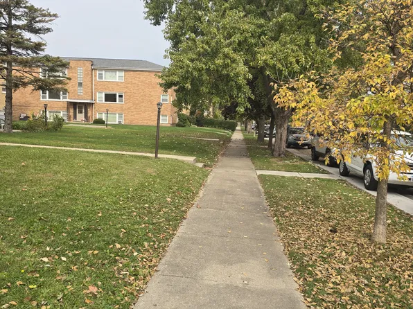 8808 N Wisner St, Niles, IL 60714