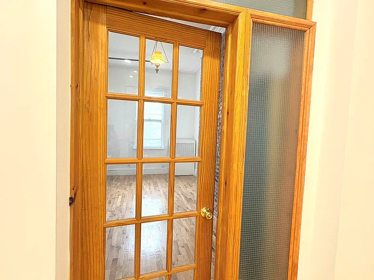 195 Calyer St #4 — Photo 4