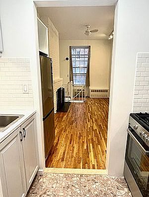 3rd image of 538 E 89th St #1W