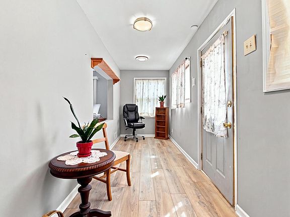 2nd image of 1526 Marquette STREET