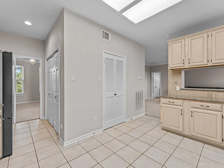 1602 Seminole St — Photo 11