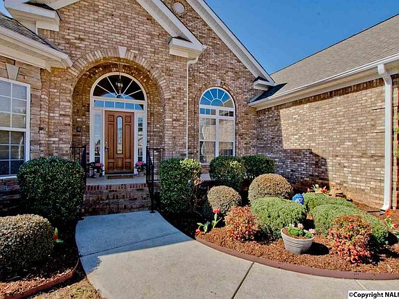 2nd image of 112 Rivercrest Cir