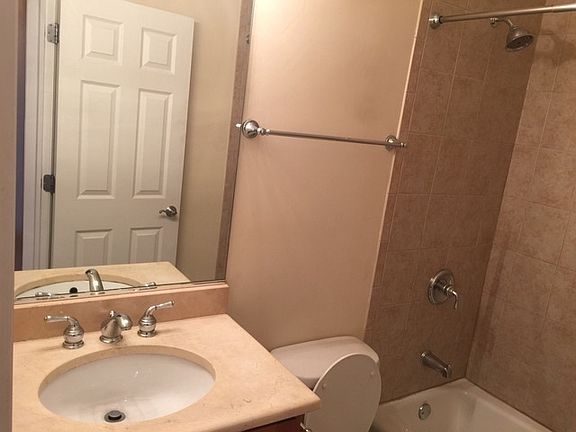 3rd image of 2958 W Belmont Ave
