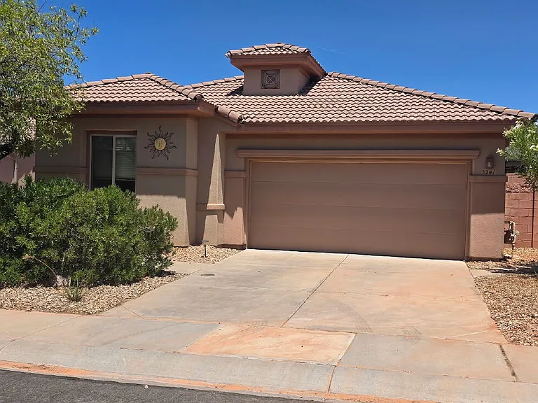 3241 E Fourteen Fairway Dr — Photo 2