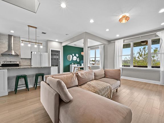 3rd image of 17305 Lake Wood Cir
