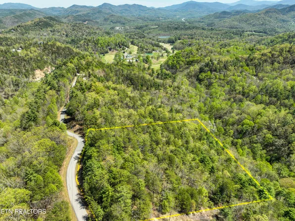 707 Bear Den Rd, Townsend, TN 37882