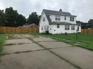 2703 SW 21st St, Topeka, KS 66604