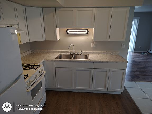 4th image of 665 Jeffery Ave #3