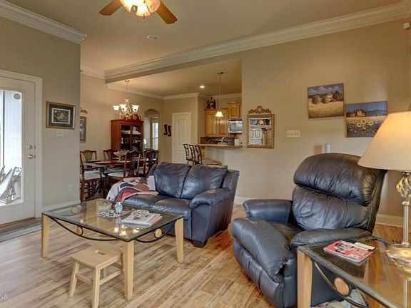 5th image of 207 Blackwater River Dr