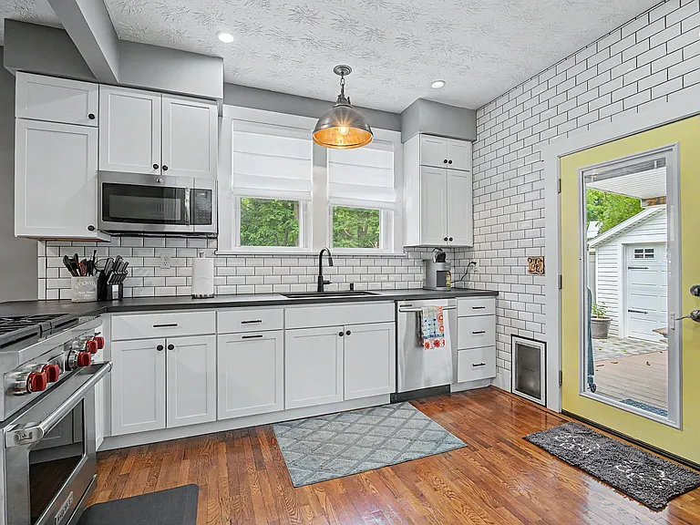 338 Elm St — Photo 7