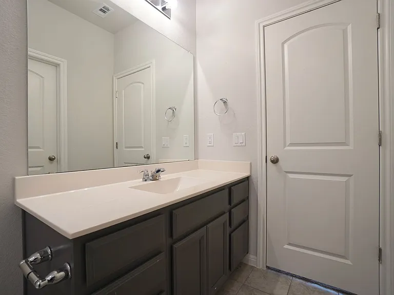 2513 Danbury Ln — Photo 17
