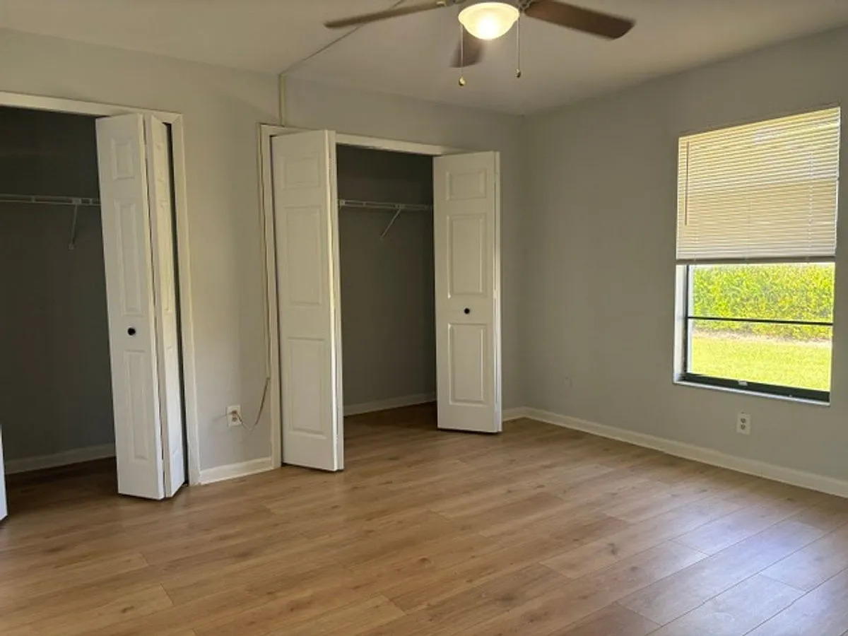 1110 SE 9th Court — Photo 4