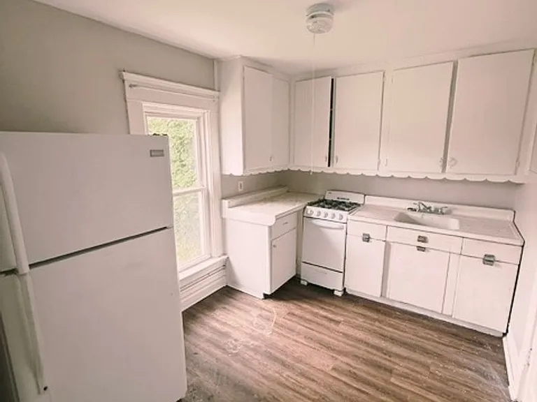 208 W Oakland Ave — Photo 3