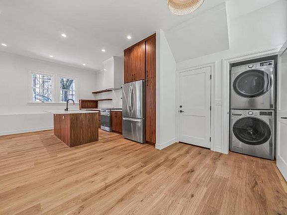 2nd image of 184 Grattan St #1