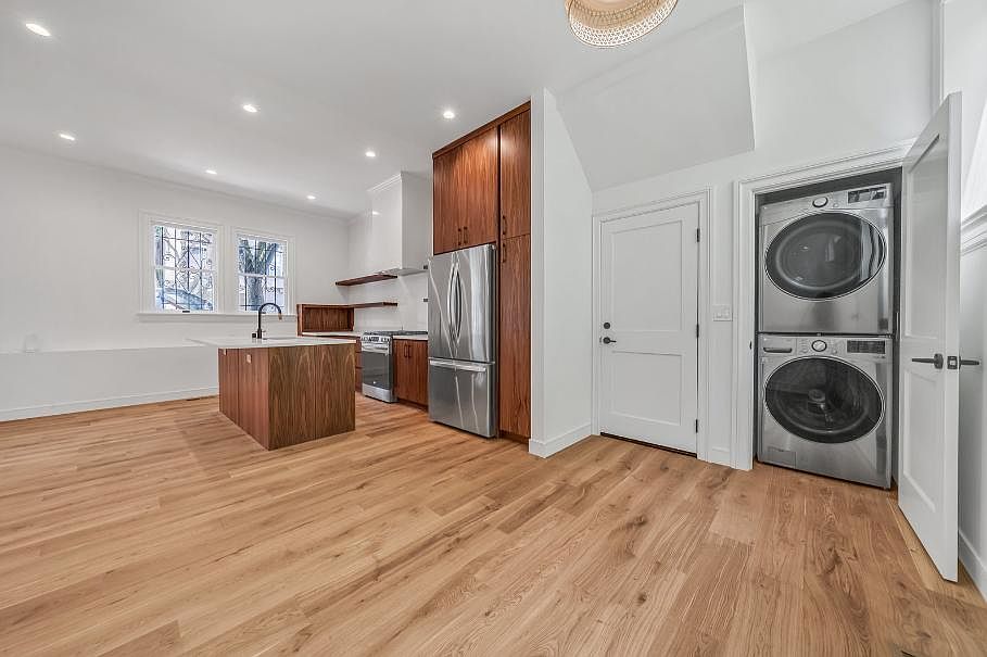 1st image of 180 Grattan St