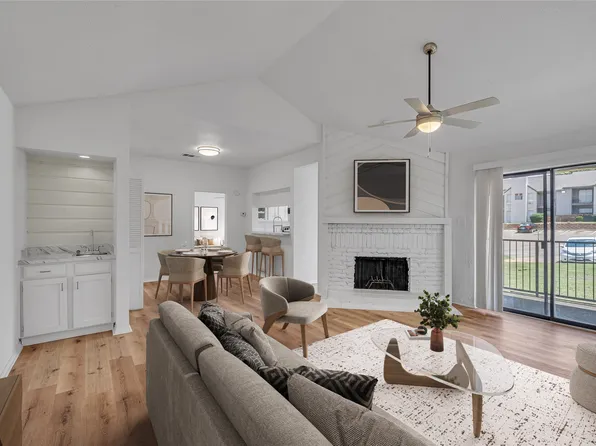 6020 Stoneybrook Dr, Fort Worth, TX 76112