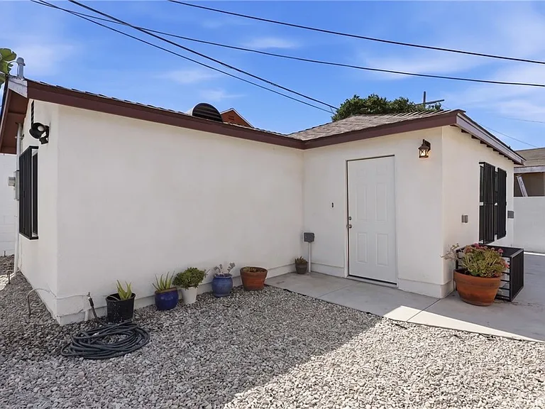 10646 S Wilton Pl — Photo 3