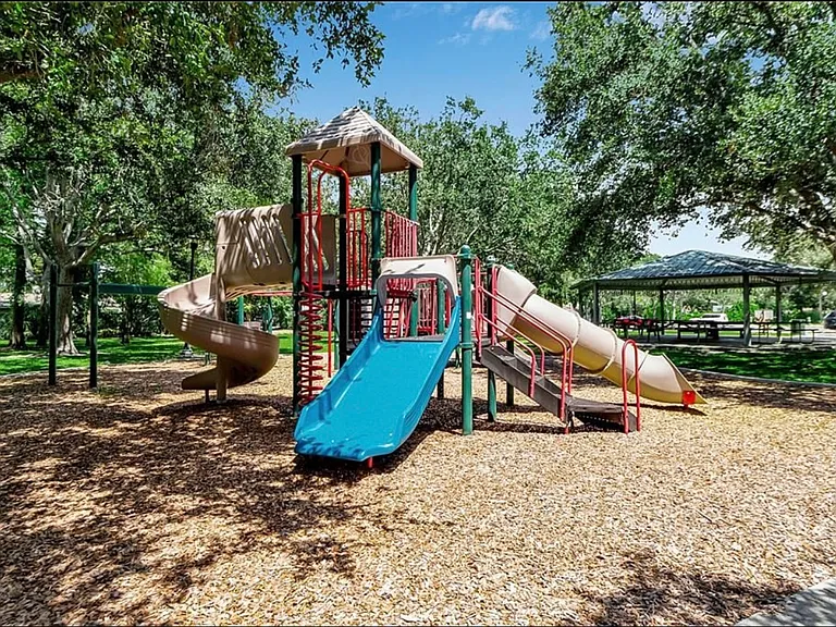 4633 Summerwind Dr — Photo 35