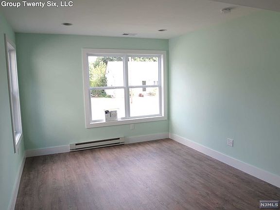 3rd image of 9-02 Mitchell Pl