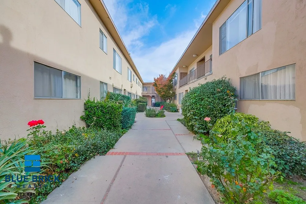 Spacious 3BD/2BA Apartment with Central AC, Parking — Photo 2