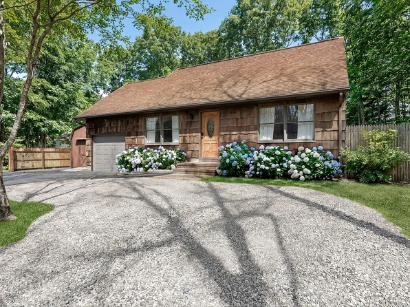 161 Roses Grove Rd, Southampton, NY 11968