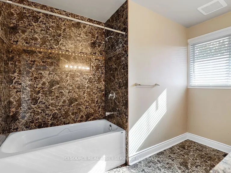 1371 Kilborn Ave — Photo 27