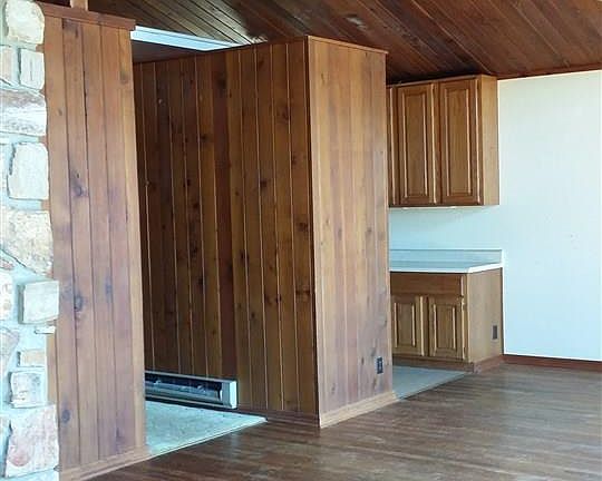 3rd image of 207 Chaparral Ln
