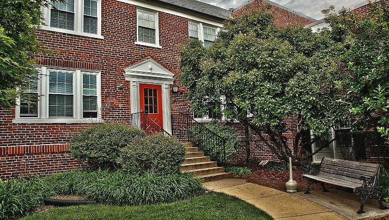 Colonial Village Apartment Rentals with Virtual tours