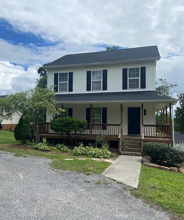 1st image of 745 Warren Ct
