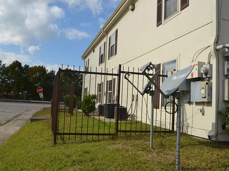 304 Dell Ct #6 — Photo 46