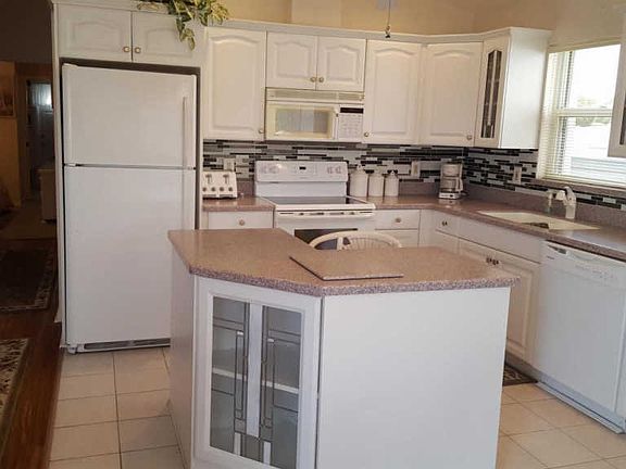 4th image of 903 Nettles Blvd