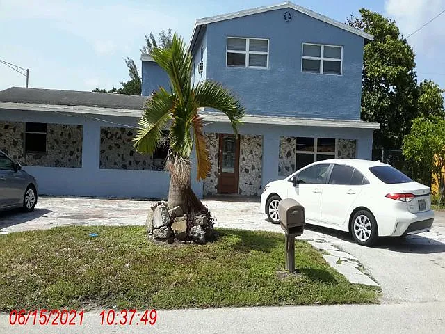 10 bed, 6635 sqft, $5,500 — Photo 1