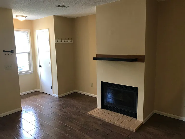 351 Wrenfield Rd #B — Photo 3