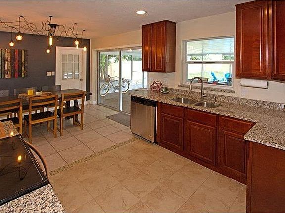 5th image of 3187 Plaza Terrace Dr