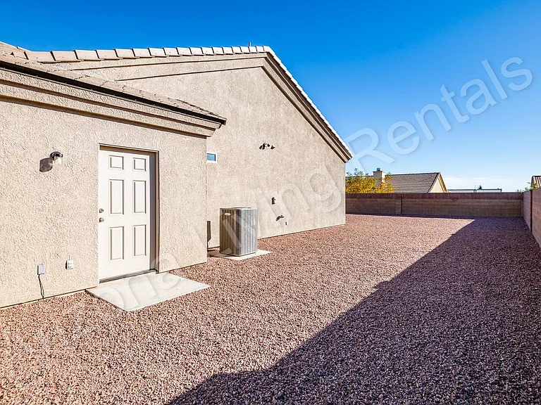 1726 E Aloe St — Photo 30