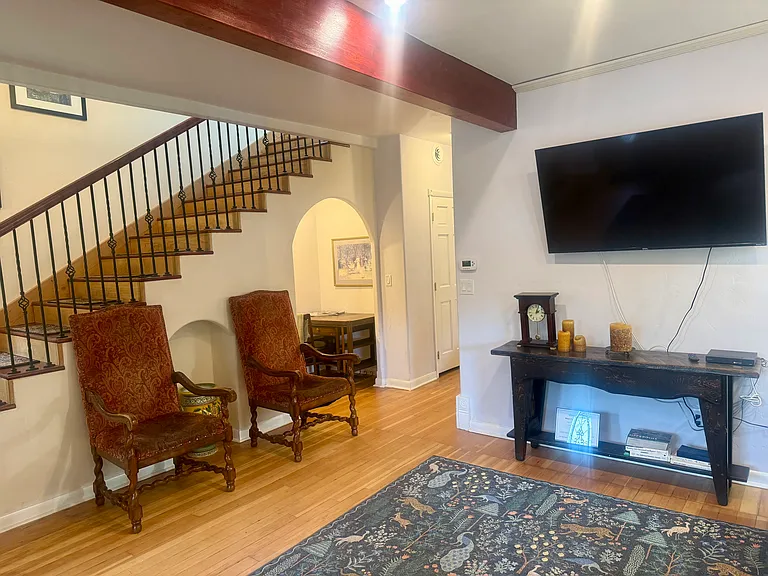 320 Oak St — Photo 5