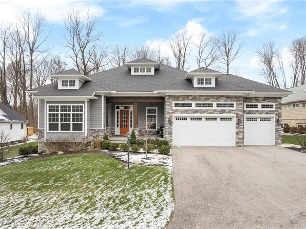 8188 Canyon Rdg, Chagrin Falls, OH 44023