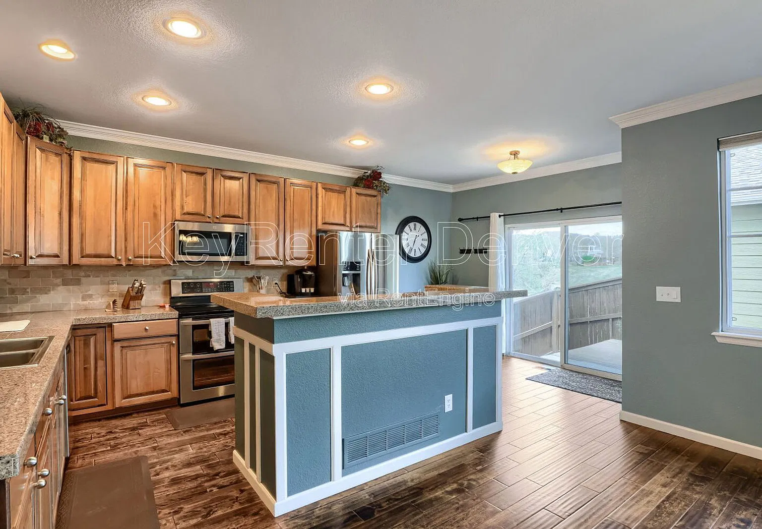 4 bed, 3.5 bath, 2751 sqft, $4,500 — Photo 1